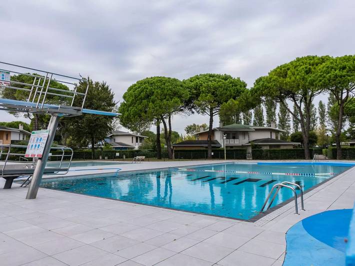 Ferienhaus für 6 Personen, mit Garten und Pool in Bibione