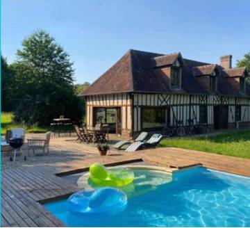 Gîte pour 10 personnes, avec jardin ainsi que vue et piscine, animaux acceptés dans Mesnil-en-Ouche
