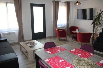 Gîte pour 2 personnes, avec piscine et jacuzzi ainsi que sauna et jardin à Saint-Martin-des-Entrées