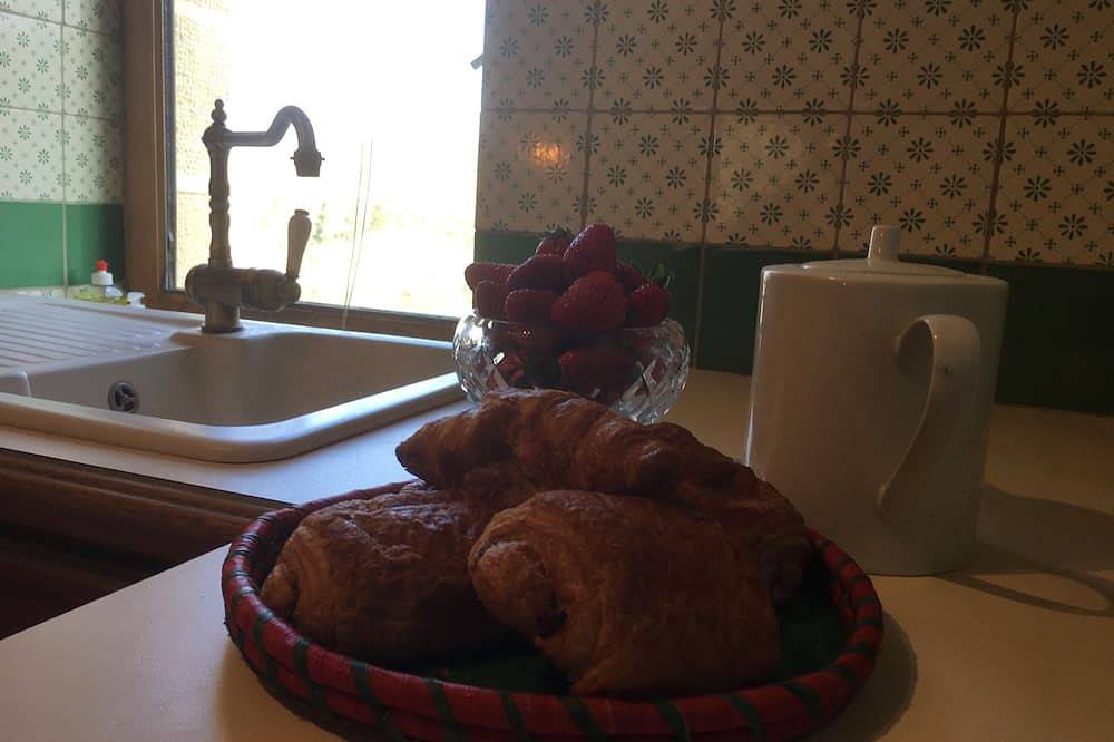 Charmant authentiek gezellig huisje in het hart van het platteland van Quercy in Mauroux, Lot