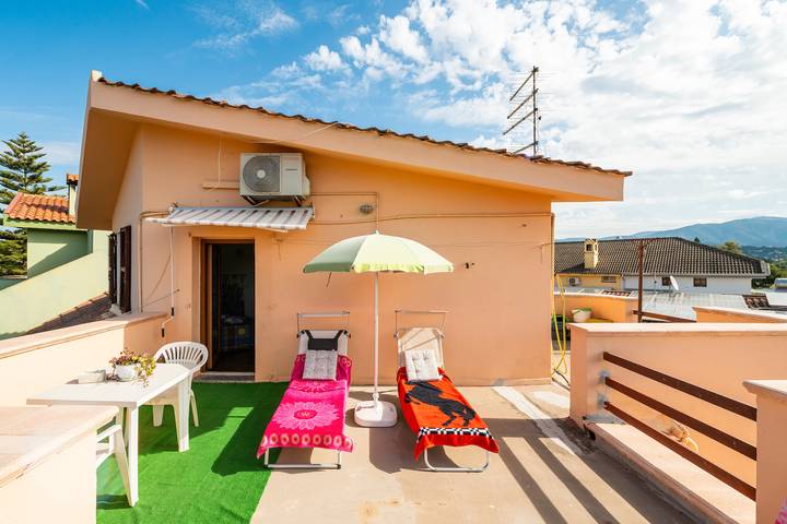 Monolocale per 2 persone, con balcone e giardino - 1