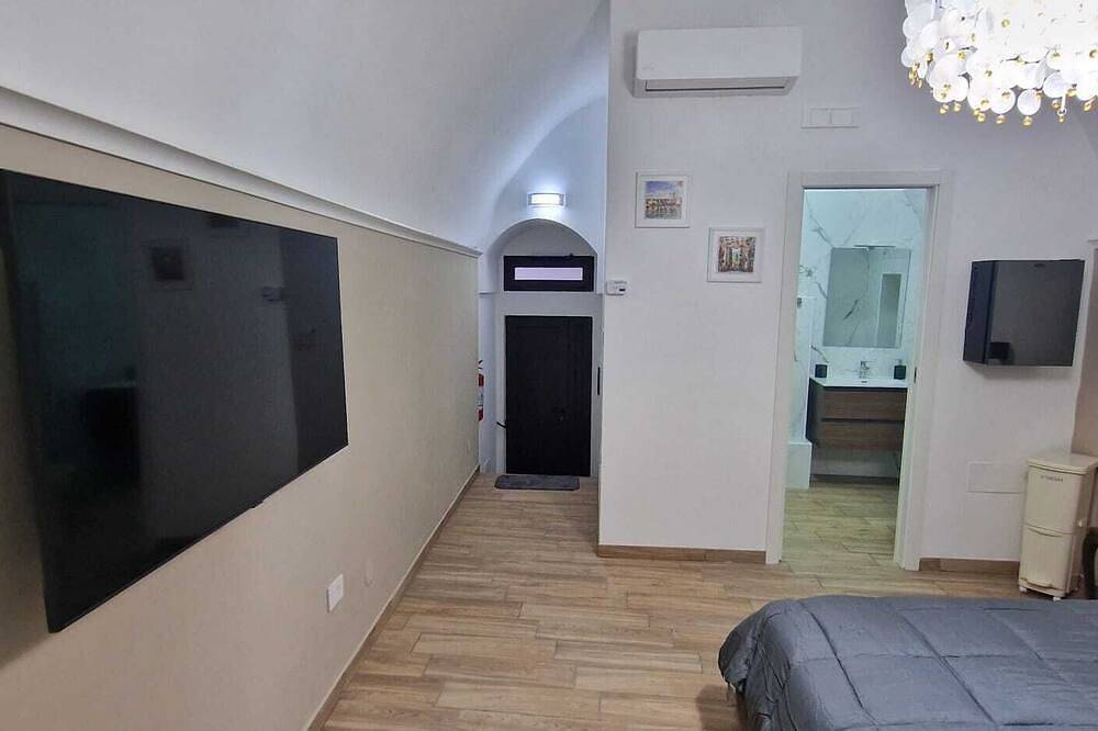 Campanile17 Bed And Brakfast 4 Beds . Double Room And Single Bed Castle in Manfredonia, Gargano