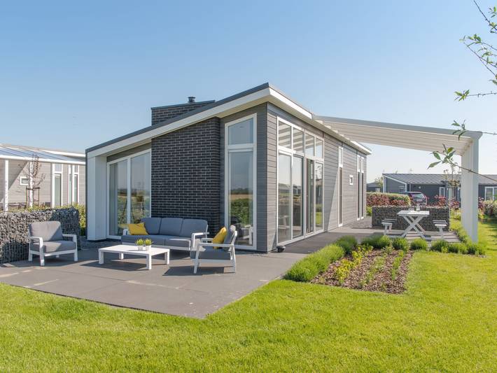 Vacation rental for 4 people, with terrace and yard as well as view in North Sea Netherlands