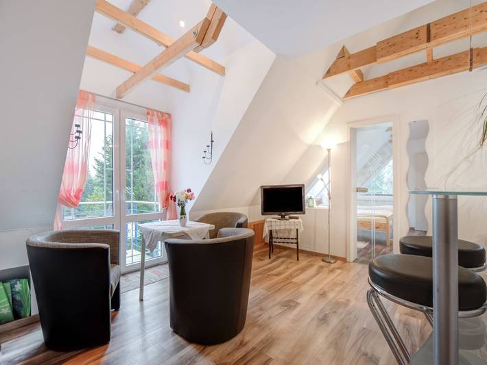 Ferienwohnung für 3 Personen, mit Balkon und Garten sowie Sauna