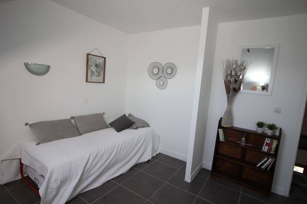House between lake and mountains, close to resorts in Prunières, Nationalpark Écrins