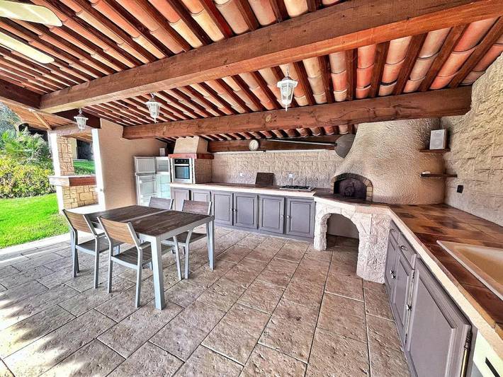 Location de vacances pour 19 personnes, avec vue ainsi que terrasse et piscine à Contes - 3