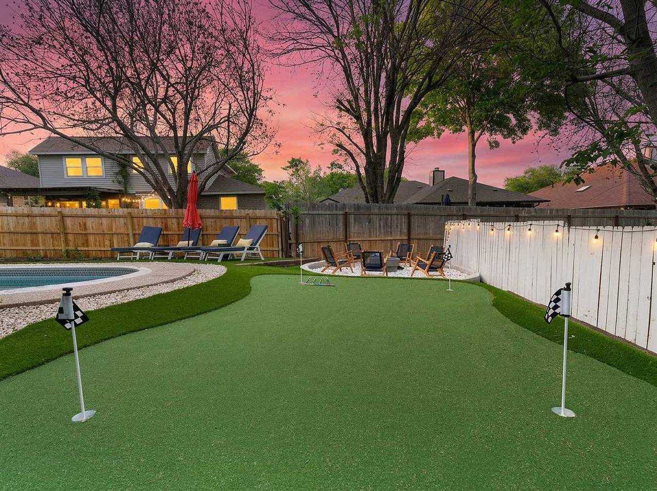 The Lone Star Oasis     Pool  Karaoke    Game Room in Condado de Travis