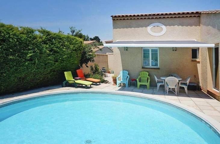Gîte pour 4 personnes, avec terrasse ainsi que jardin et piscine à Mouriès - 4