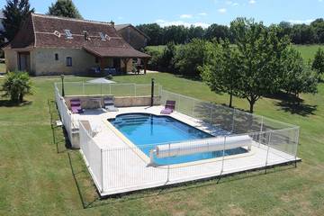 Gîte pour 6 personnes, avec jardin et terrasse, animaux acceptés à Eyliac
