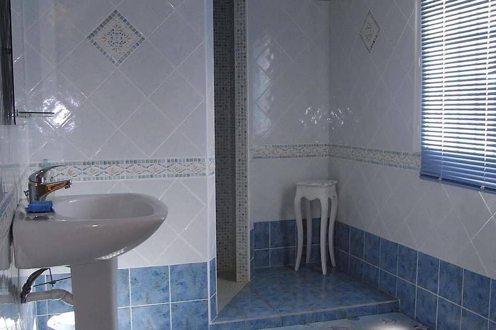 Maison de 175m², piscine privée, chauffée avec abri haut et jardin de 5000m² in Sainte-Sabine-Born, Périgord Pourpre