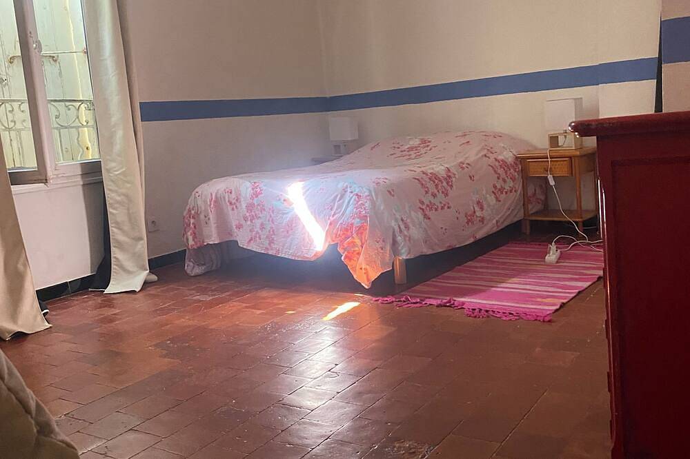 Large, bright apartment90 square metres Near the Canal du Midi-Four people in Villeneuve-lès-Béziers, Côte d'Améthyste