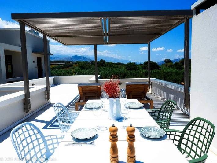 Appart’hôtel pour 3 personnes, avec Balcon et Terrasse ainsi que Jardin et Piscine à Réthymnon