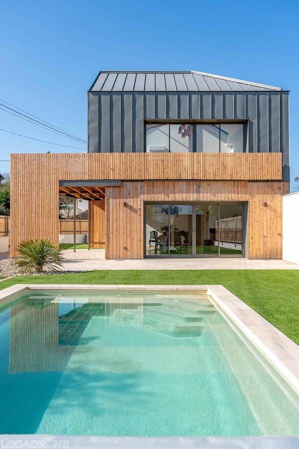 Location de vacances pour 8 personnes, avec vue ainsi que piscine et terrasse à Villeréal