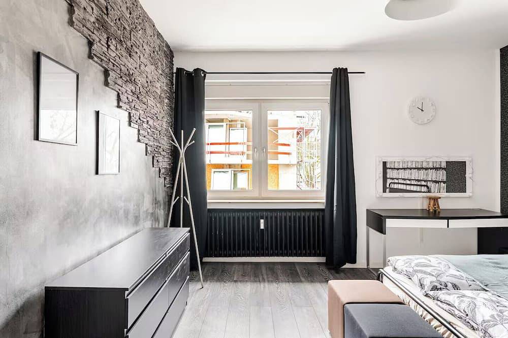Entire apartment, Modern Boutique Suite near Düsseldorf Fair + private parking in Krefeld, Lower Rhine