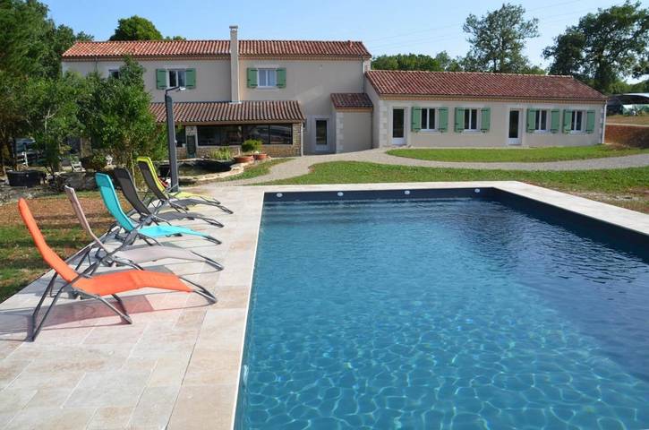Camping pour 5 personnes, avec Terrasse et Jardin ainsi que Piscine et Vue