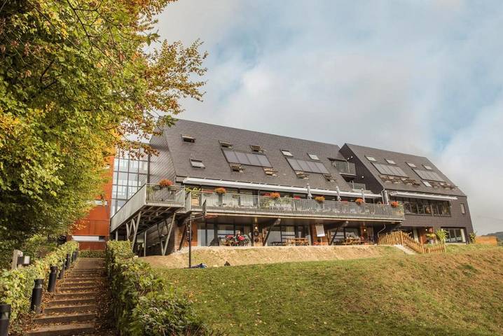 Auberge pour 5 personnes, avec jardin ainsi que piscine et terrasse