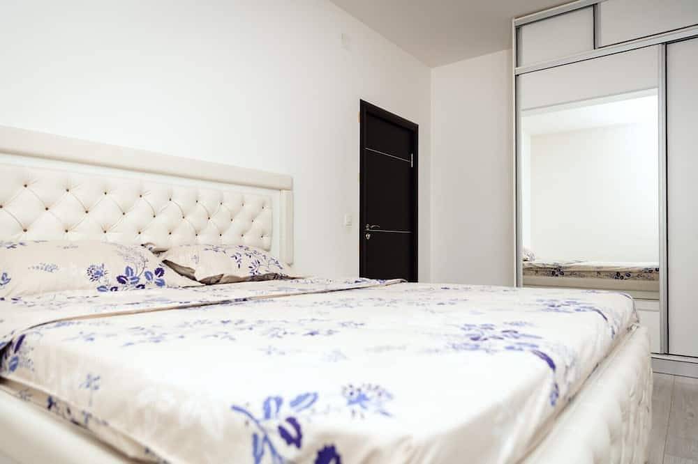 Tropical Paradise in a 1Br Apt 5 min to Sand Beach in Budva, Opština Budva