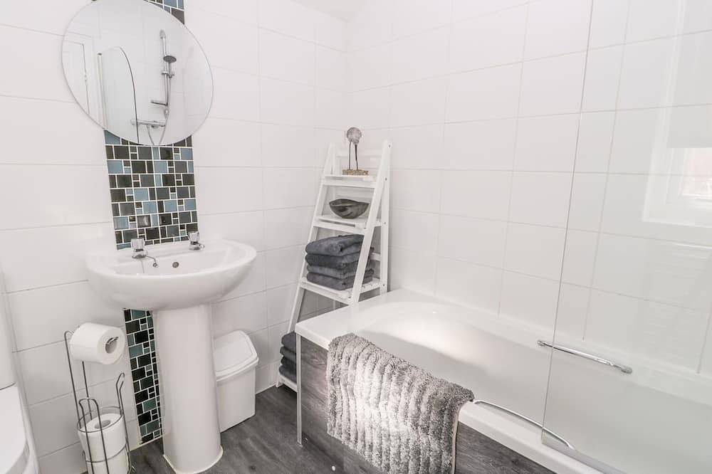 Sea Breakers Cottage, pet friendly, country holiday cottage in Filey in Filey, North Yorkshire