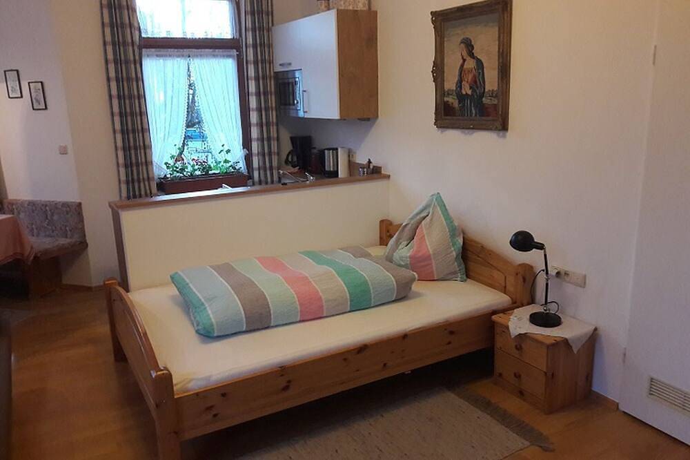 Ganze Wohnung, Einzelappartement Lattengebirge, 33qm, kombinierten Wohn-Schlafbereich, Balkon in Bad Reichenhall, Berchtesgadener Alpen