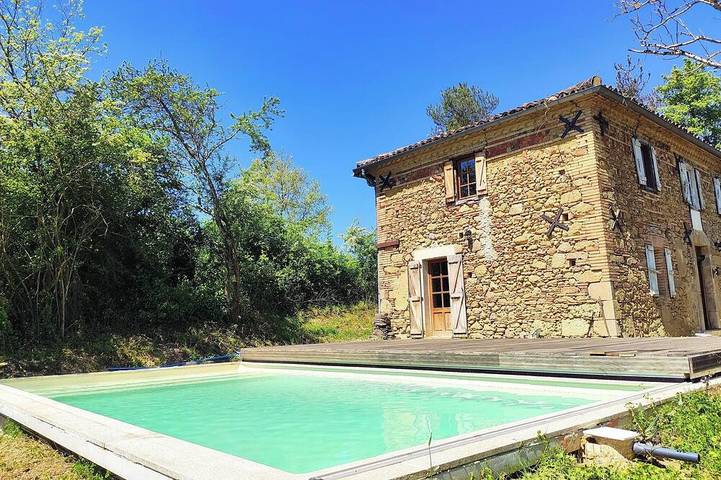 Gîte pour 8 personnes, avec jardin à Coueilles