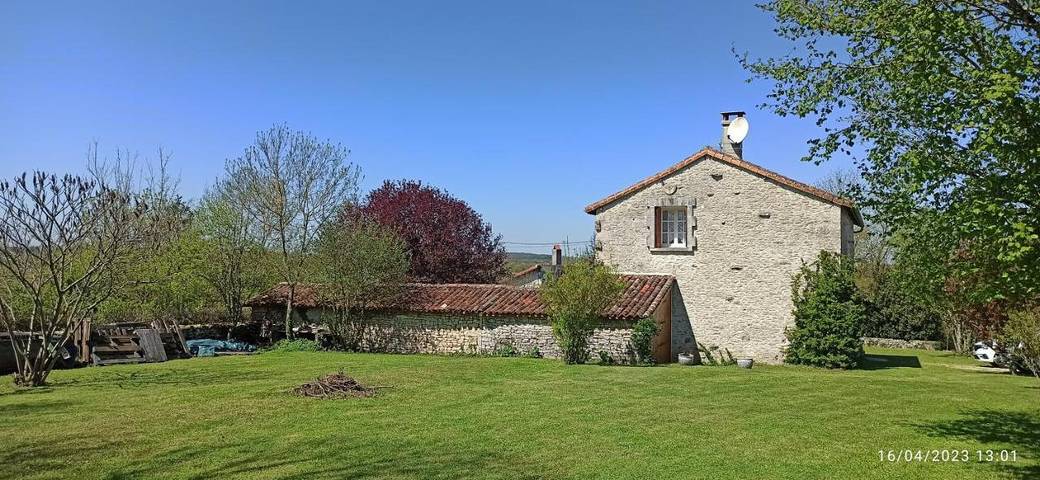 Location de vacances pour 8 personnes, avec vue et jardin ainsi que piscine et bassin pour enfant à Verteuil-sur-Charente - 2