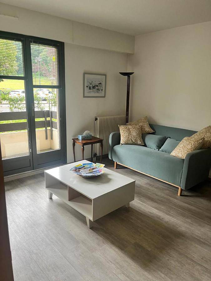 Appartement entier, Appartement Rdc 4 personnes, plein centre et face parc d'Uriage, proche termes in Saint-Martin-d'Uriage, Isère