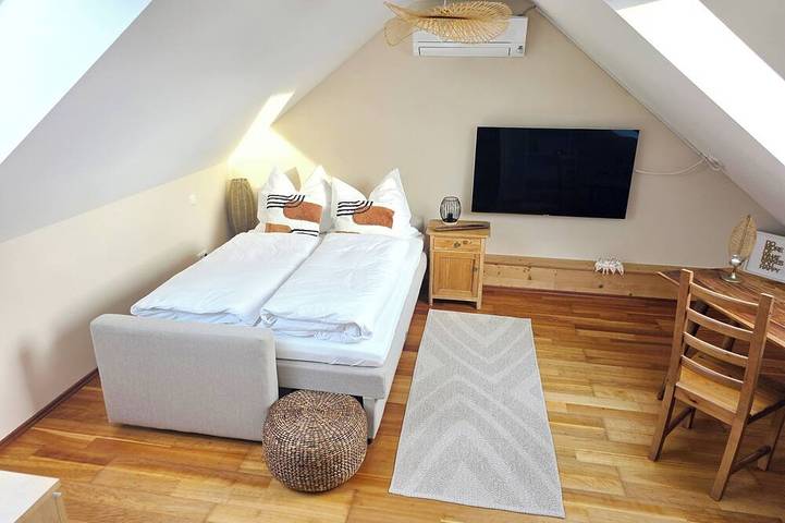 Ganze Wohnung, Moderne gepflegte und gemütliche Ferienwohnung in Donaustauf bei Regensburg 3 Sz in Donaustauf, Ostbayern