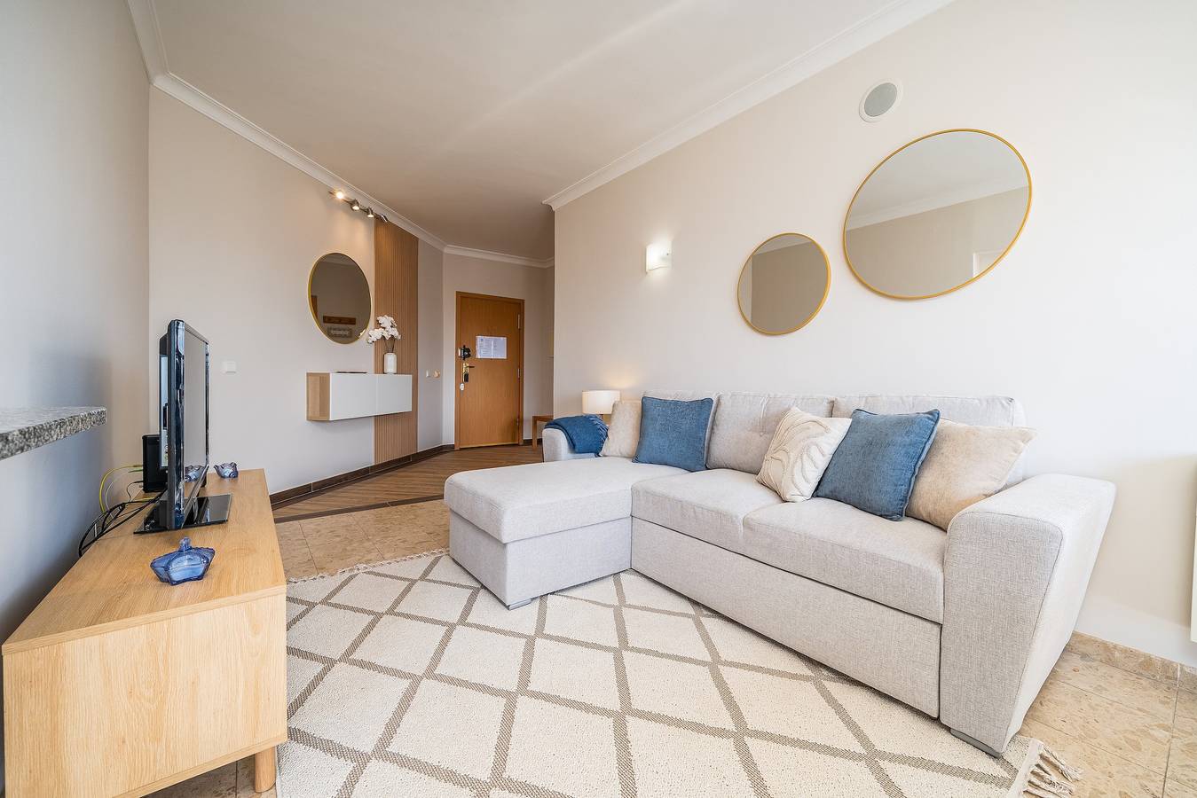 Apartamento inteiro, Apartamento 'Praia Azul Ocean View' com Vista Mar, Wi-Fi e Ar Condicionado in Praia da Rocha, Portimão