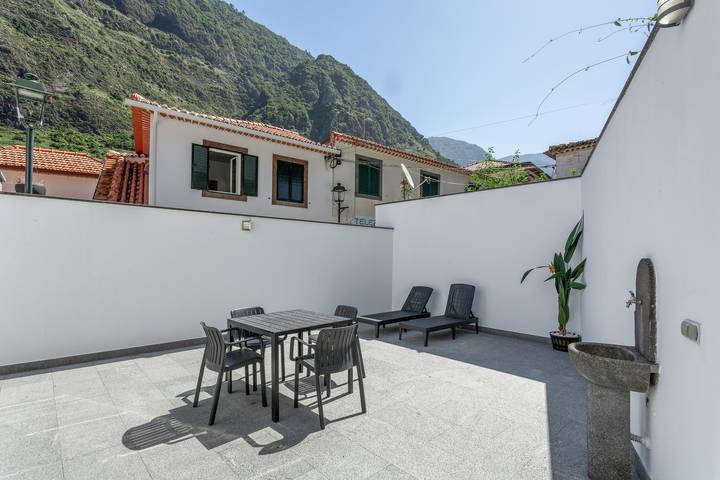 Entire apartment, Al - Vic Center House in São Vicente (Madeira), Madeira