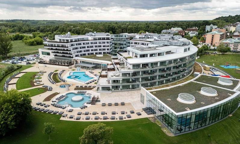 Hotel dla 2 osób, z Balkon i Jacuzzi oraz Taras i Ogród w Hévíz