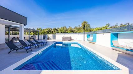 Villa für 4 Personen, mit Garten und Pool in Pula