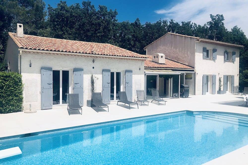 Beautiful Villa, Large Private South Facing pool and 1acre garden, petanque . in Callian, Draguignan region