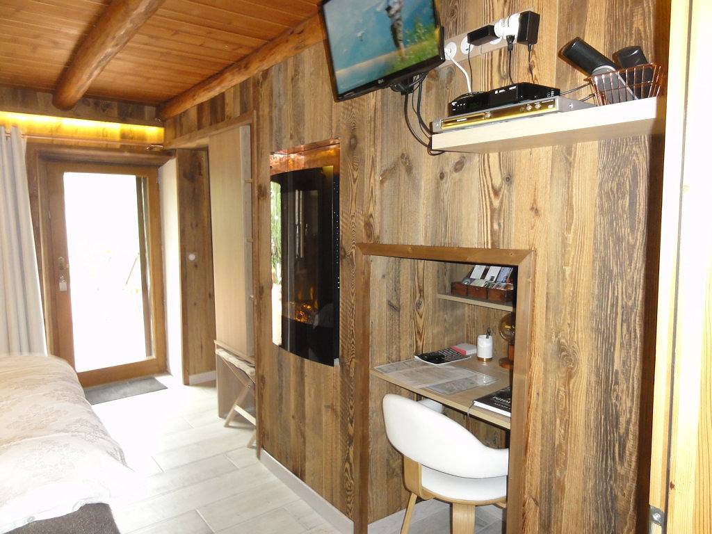 Chambres d'hôtes La Bessonnerie - Chambre Ludmilla in Bourg-Saint-Maurice, Région d'Albertville