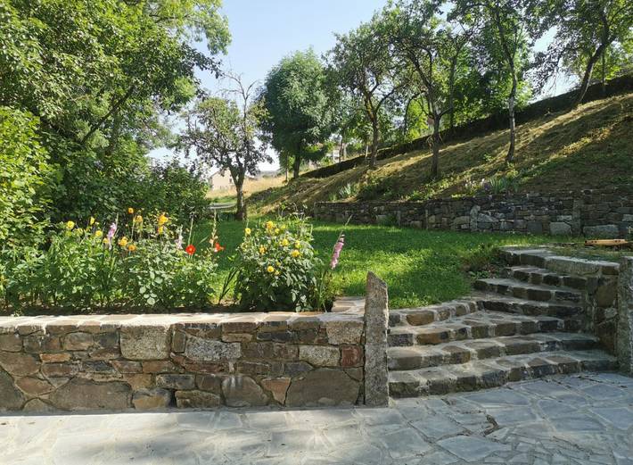 Gîte pour 9 personnes, avec jardin et terrasse dans le Cantal - 2