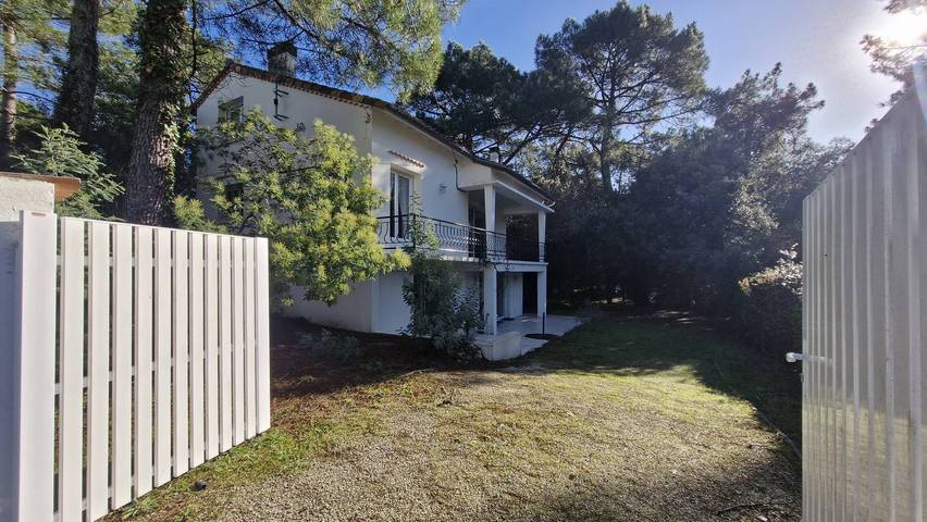 Saint-Georges-de-Didonne – Perfect Holiday House: garden, terrace, and more! in Saint-Georges-de-Didonne, Region de Rochefort