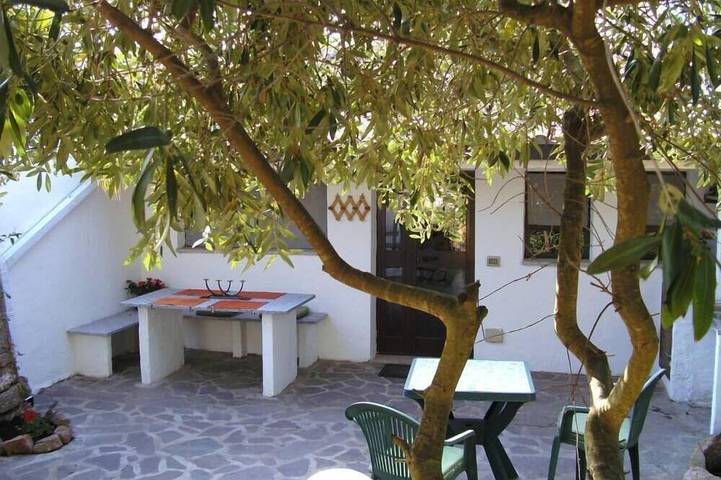 Cottage for 3 people, with Terrace and Garden as well as Pool in Sardinia