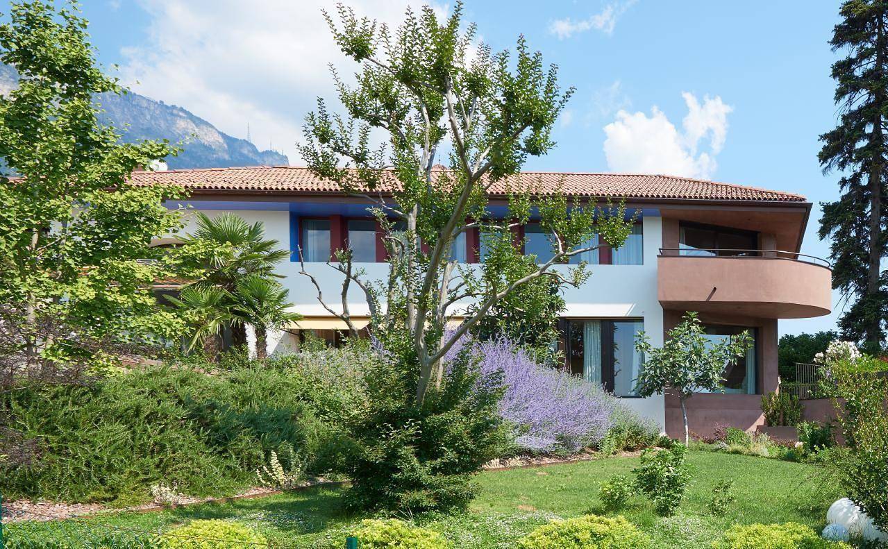Luxury villa offering own swimming pool, sauna and wine cellar in Kalterer See, Kaltern an der Weinstraße