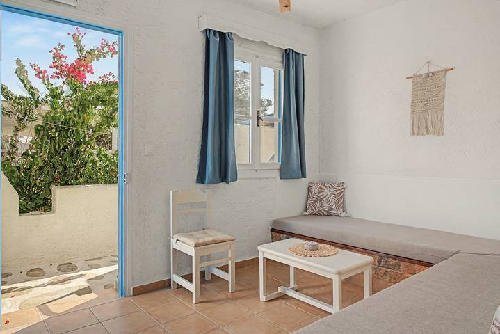 Ganze Wohnung, Ferienwohnung 'Pool Suite 1' mit Gemeinschaftspool und Balkon in Karpathos