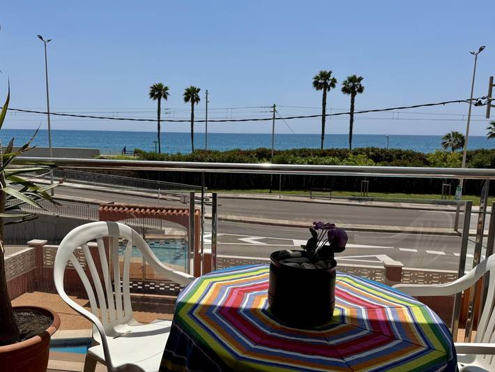Appartement voor 5 personen, with balkon and uitzicht op zee as well as zwembad in Pineda de Mar