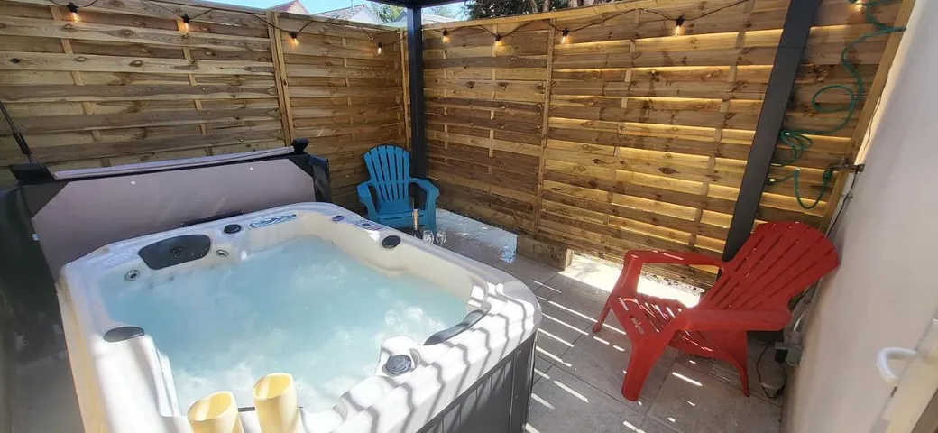 Ferienhaus für 2 Personen, mit Whirlpool und Terrasse sowie Garten, mit Haustier - 1