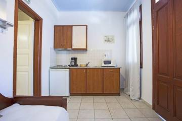 Bed And Breakfast for 5 People in Perissa, Santorini, Photo 4