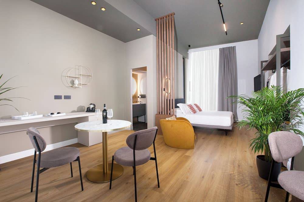 Entire apartment, Vesuvius Palace Aparthotel - Suite Nettuno in Ercolano, Vesuvio National Park