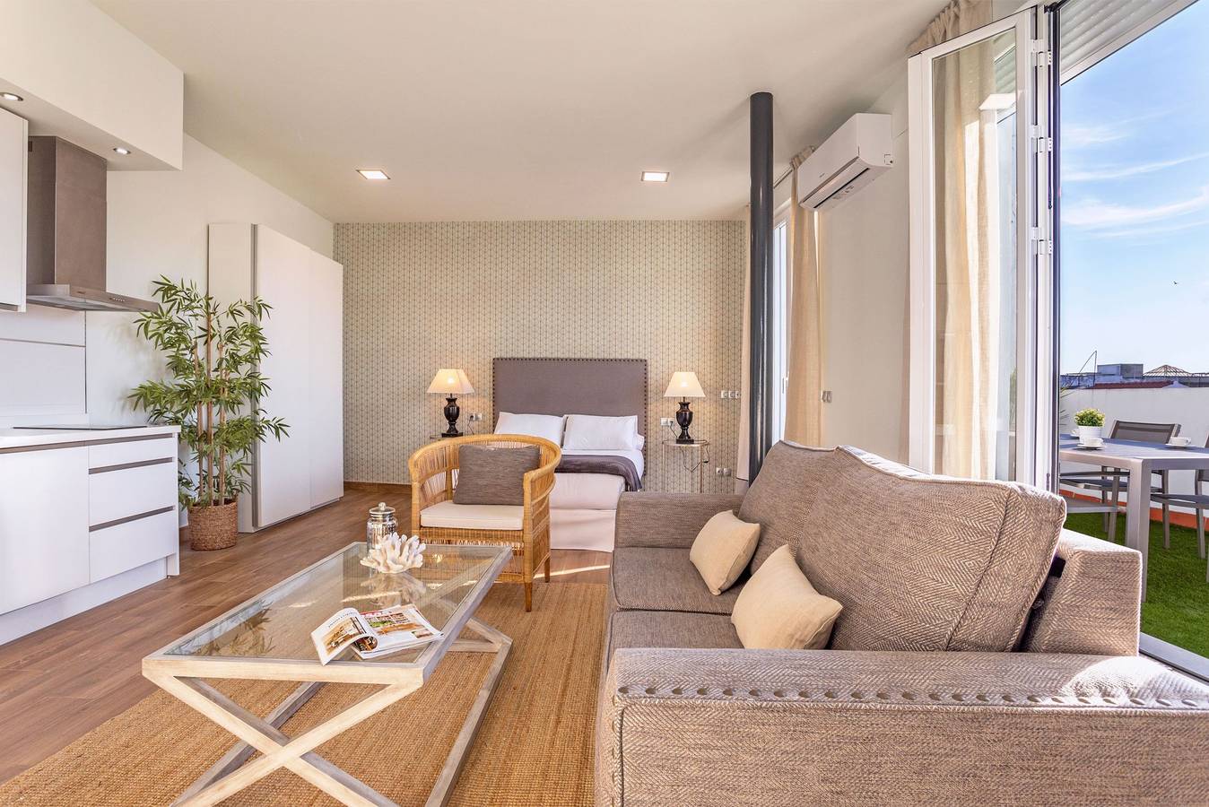 Apartamento entero, Design penthouse studio with private terrace and views. Recaredo Xii in Casco Antiguo, Sevilla