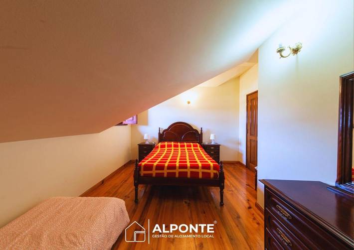 Location de vacances pour 12 personnes, avec jardin ainsi que piscine et vue dans Venade - 2