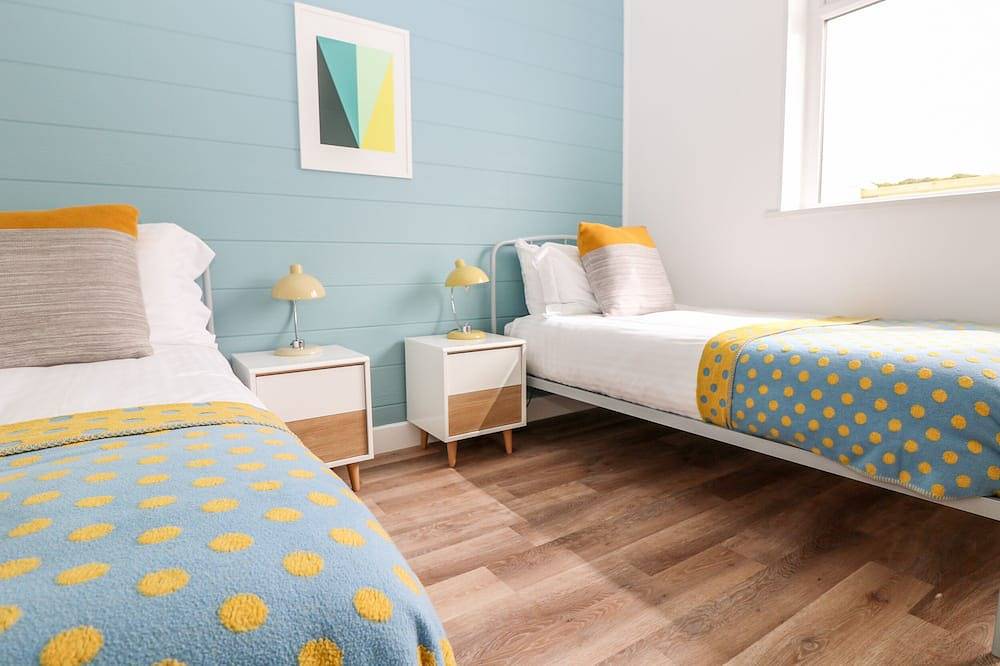 Pepperpots, pet friendly, luxury holiday cottage in Mawgan Porth in Mawgan Porth, Cornwall