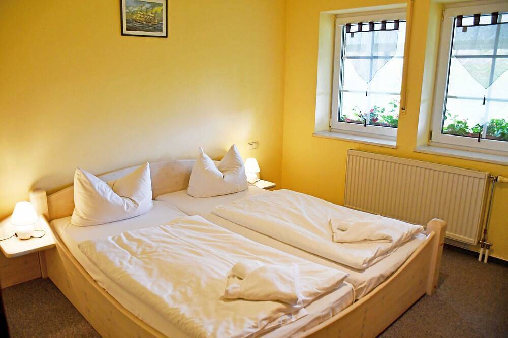 Entire apartment, 5.1. Ferienwohnung Gelber Richard - Ferienwohnungen zum Neuensiener See in Lancken-Granitz, Ruegen