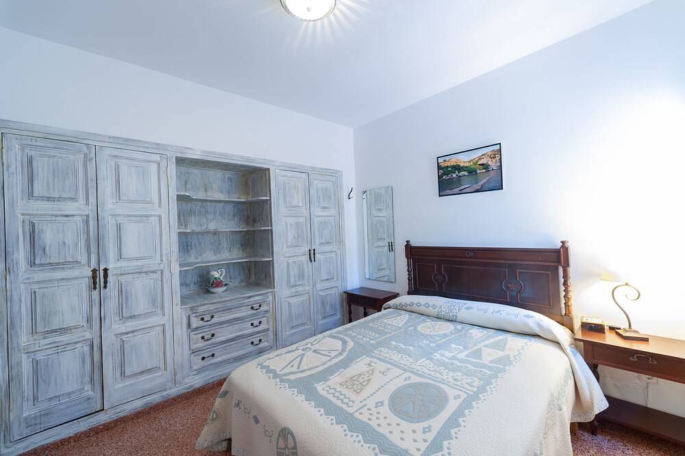 Villa for 6 people with parking and private pool. in Cala Galdana, Ferreries