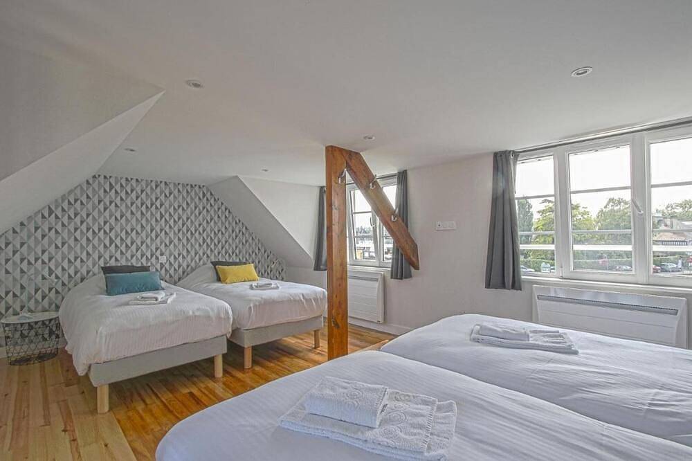 Retraite familiale avec vue sur la ville in Saint-Benoît-de-l'Aure, Région de Bayeux