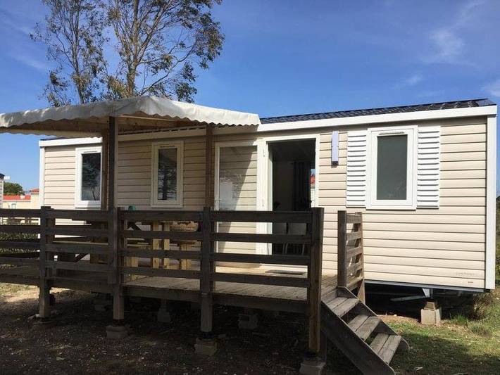 Camping Les Fontaines - Mobilheim 6 personen - Camélia Confort Klimaanlage mit Terrasse 3 Zimmer in Canet-en-Roussillon, Mittelmeerküste (Frankreich)