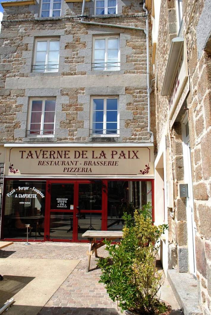 Hôtel pour 3 personnes, avec terrasse à La Ferté Macé - 2